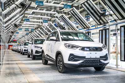 合眾新能源哪吒N01正式下線，開(kāi)啟新能源出行租賃新篇章