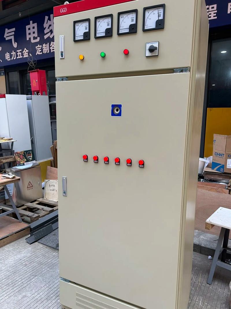 客戶定制主進開關2000a的ggd柜,安裝調試完畢,順利交